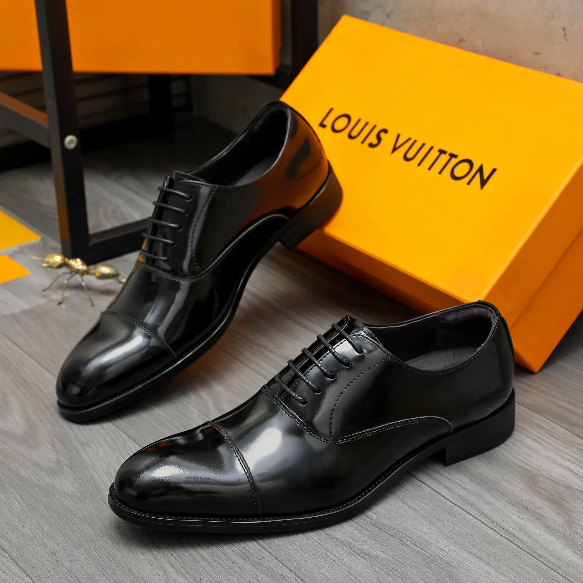 Men's shoes 💰560 Product trademark: LV "Louis Vuitton" business formal lace-up leather shoes Regular size: 37-46 Product materials: Selected high-quality pearlescent cowhide upper, pigskin lining, rubber outsole